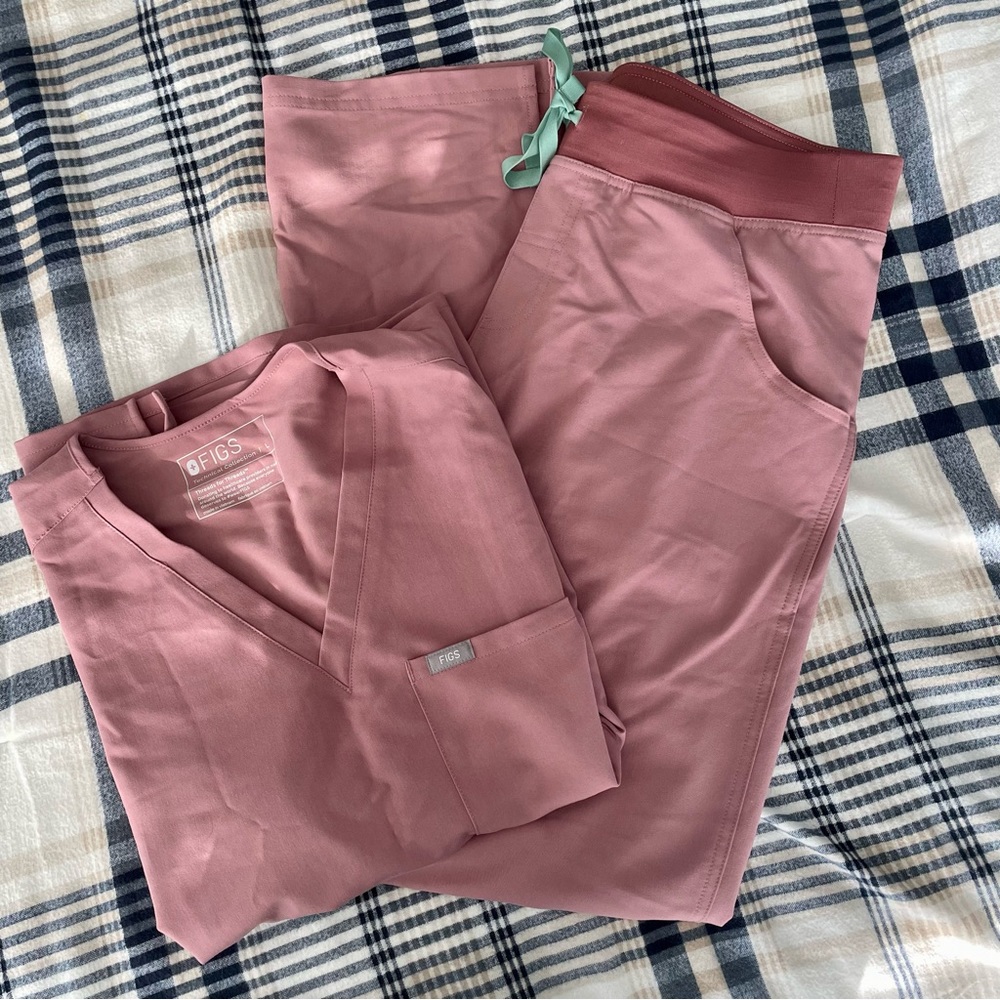 Figs in Mineral Mauve — L Catarina One-Pocket Top & L Tall Kade Cargo Pants